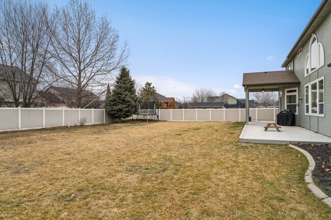 Building Photo - 2012 W Rock Creek Dr