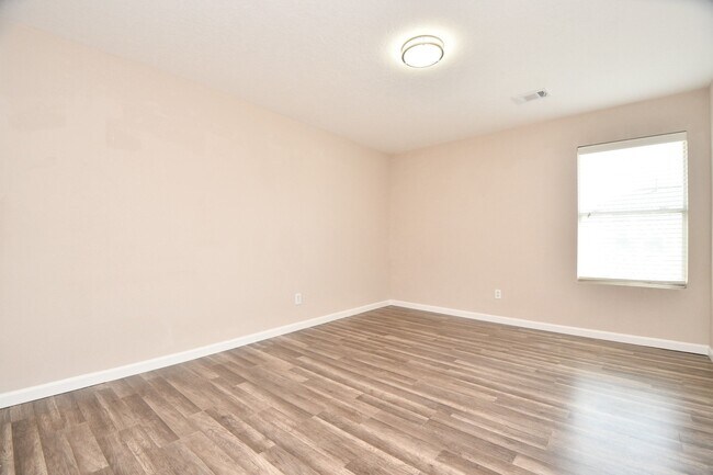 Building Photo - 5418 Cinnamon Lake Dr