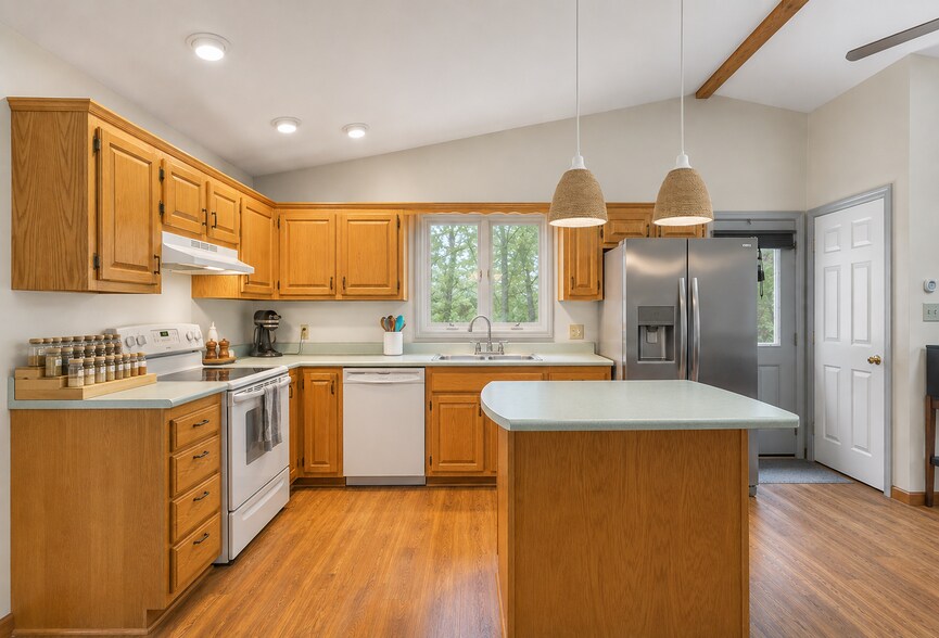 Kitchen - 11 Frost Brook Ln