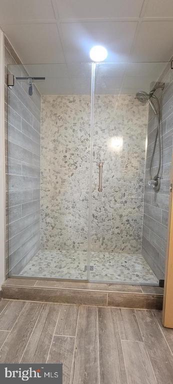 Building Photo - 75 Maple St