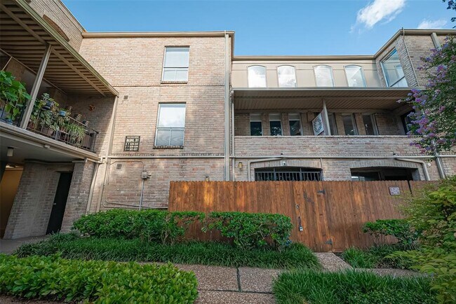Primary Photo - 4633 Wild Indigo St