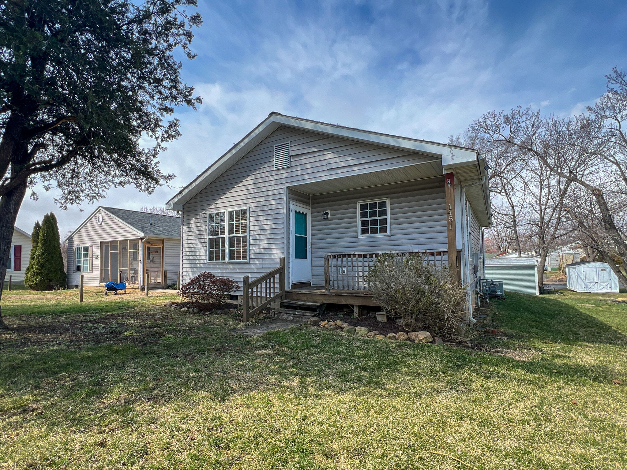 Front door - 1451 N Delphine Ave