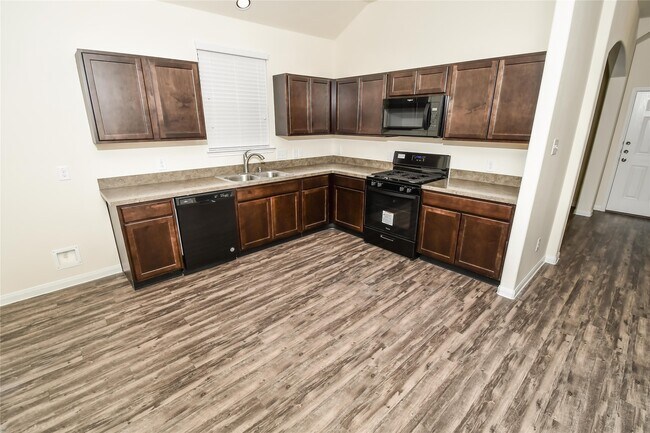Building Photo - 29626 Woodsons Shore Dr