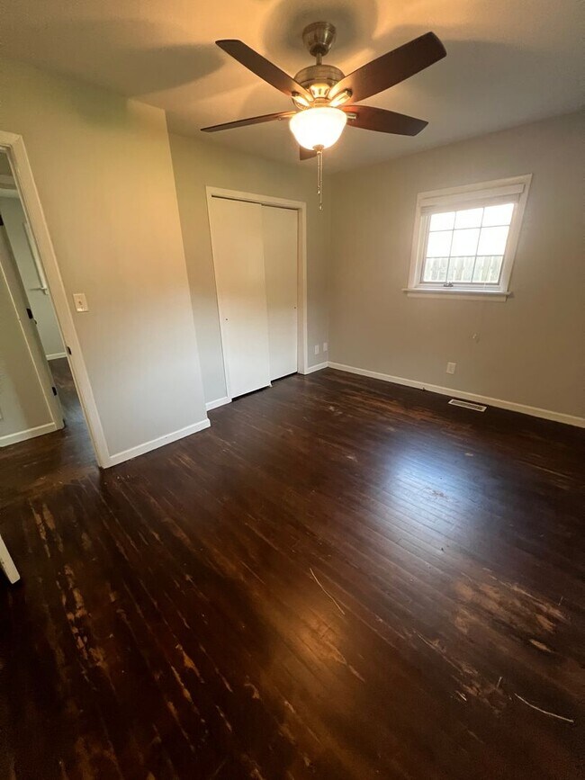 Building Photo - Move in Ready!