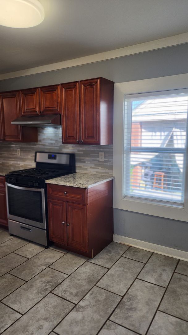 Building Photo - 3 bedroom 2 bath home in Hapeville