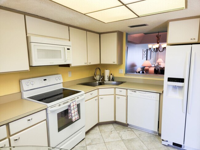 Building Photo - 3939 Ocean Dr