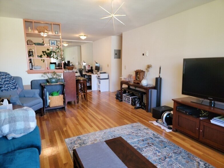 Building Photo - 50 Green St