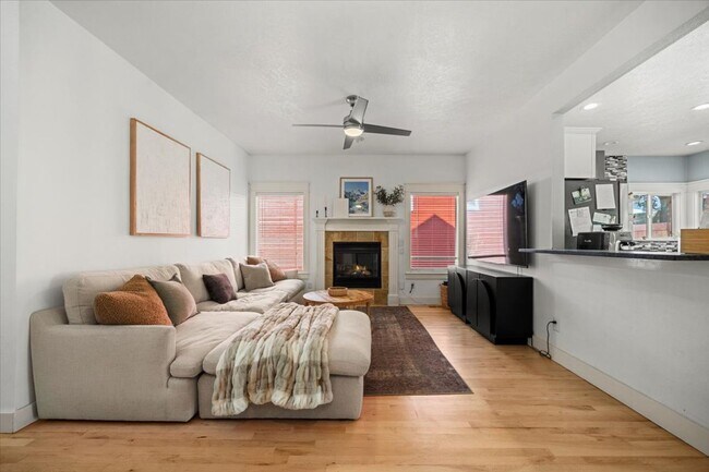 Building Photo - Beautiful 3 bed 2.5 bath home