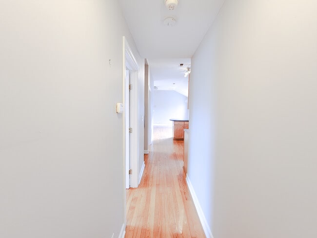 Building Photo - 1634 W Huron St