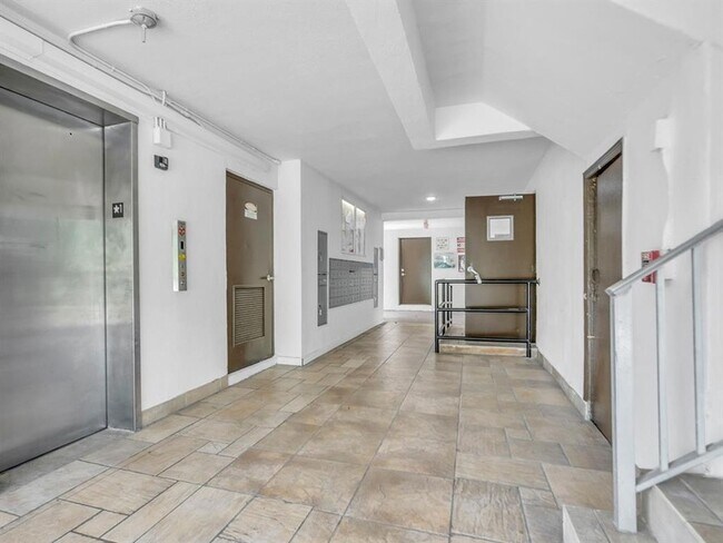 Building Photo - 8601 SW 94th St