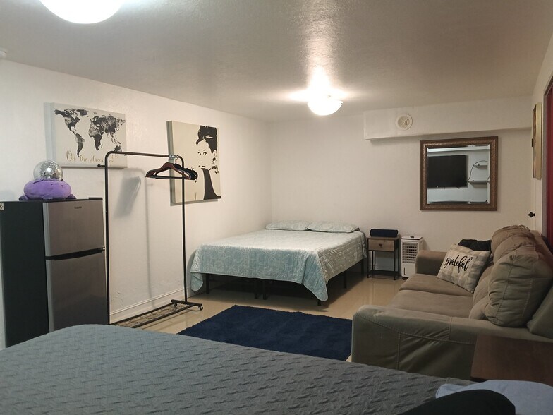 Building Photo - 1117 SW 22nd Ave