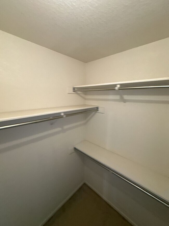 Building Photo - 3bd/2ba Single-Family Home on Amethyst Dr!