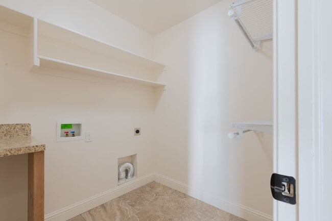 Building Photo - 5 Bed 3 Bath Home in Idaho Falls - $500 OF...