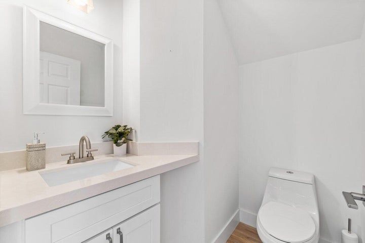 Building Photo - 6427 Park Lake Cir