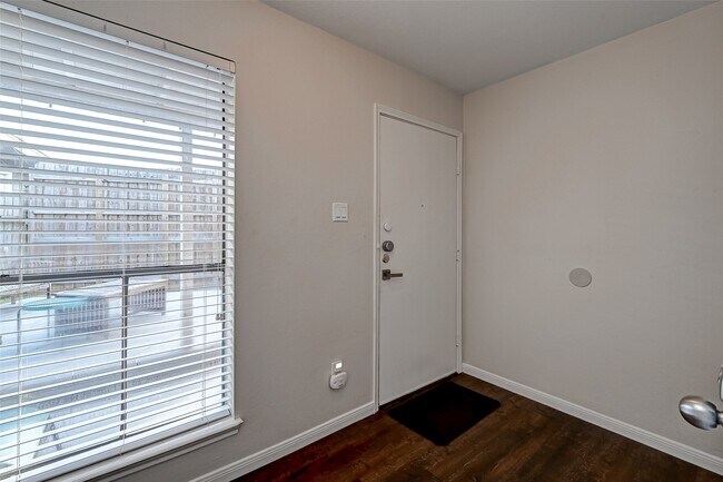 Building Photo - 88 Lakeview Village