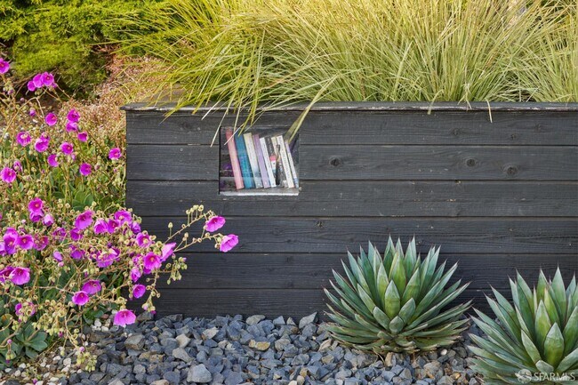 Building Photo - 169 Amber Dr