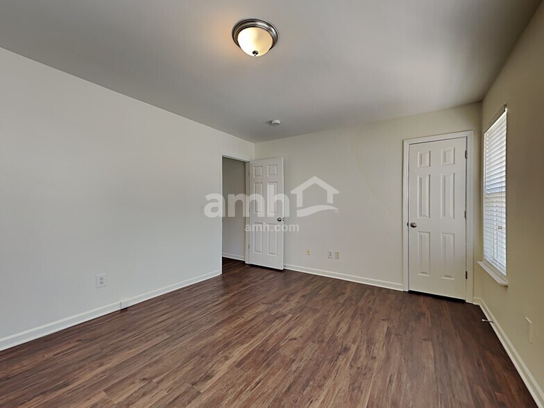 Building Photo - 2307 Sidney Porter Dr