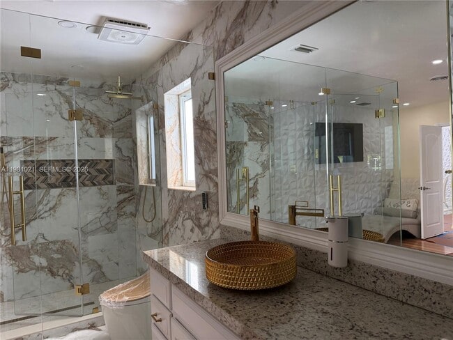 Building Photo - 2250 NW 22nd Ct