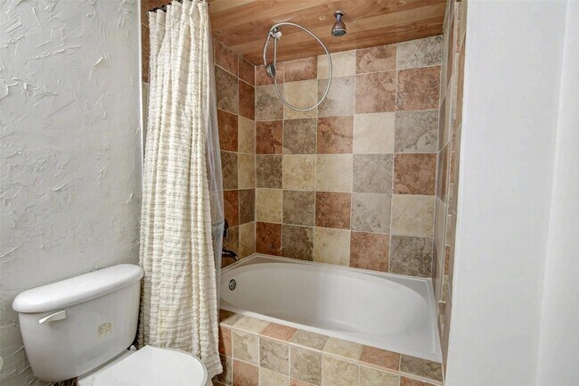 Building Photo - 224 Villa Cir