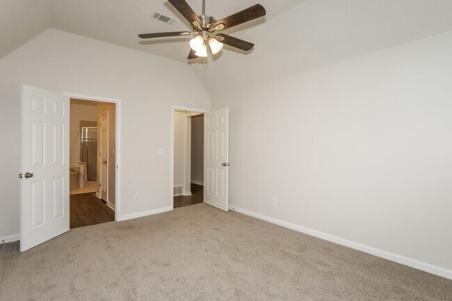 Building Photo - 4451 Lunsford Dr