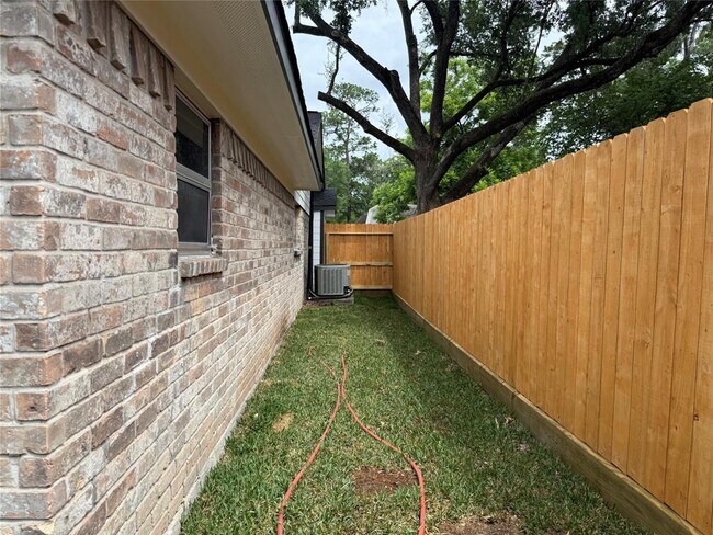 Building Photo - 7026 Hidden Arbor Ln
