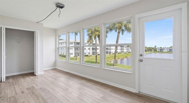 Building Photo - 4775 Cove Cir