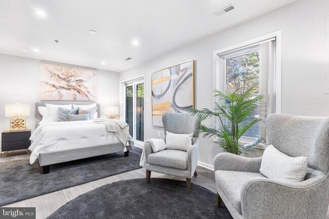 Building Photo - 7820 Somerset Ct