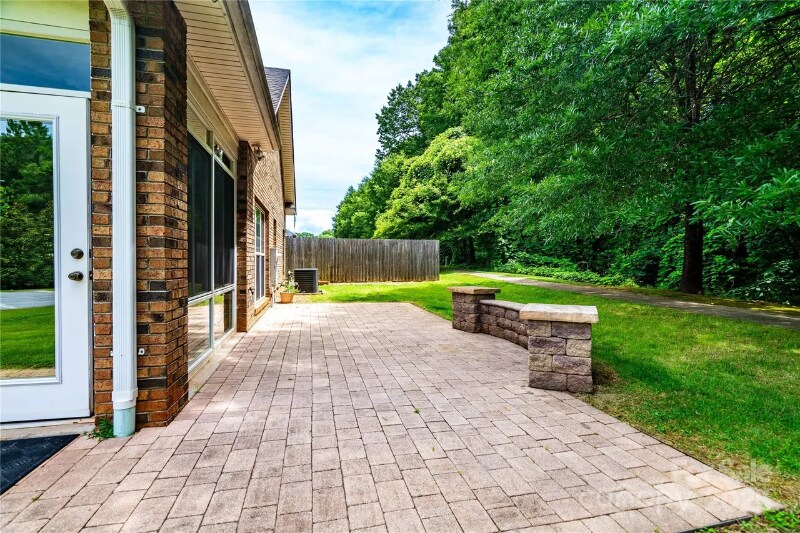 Building Photo - 141 Aberdeen Dr