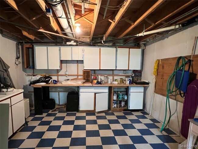 Building Photo - 5250 Bronco Dr