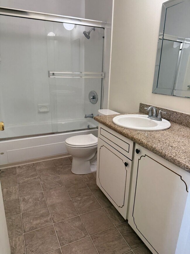 Building Photo - 1489 St James Pky