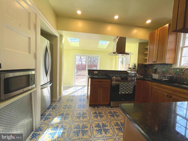 Building Photo - 3211 Varnum St