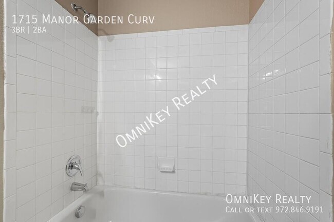 Building Photo - 1715 Manor Garden Curve