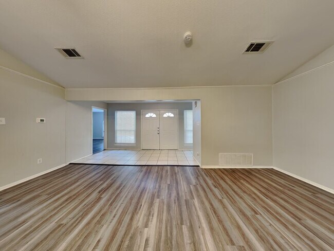 Building Photo - 1505 Wade Dr