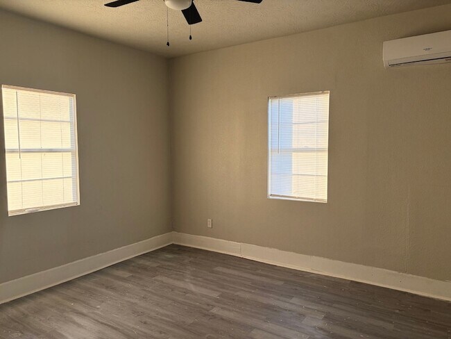 Building Photo - 2015 11th St