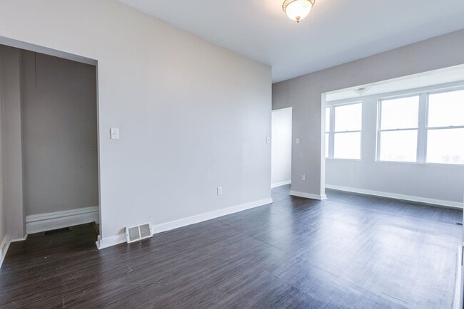 Building Photo - 1031 E Warrington Ave