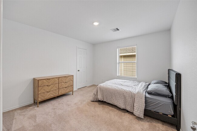 Building Photo - 32610 Orchard Haze Dr