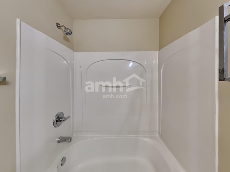 Building Photo - 7472 Riverland Dr