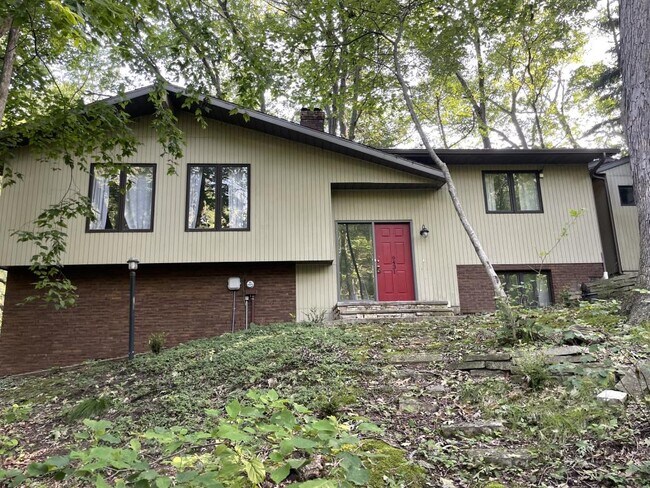 Building Photo - 9431 Dunewood Dr