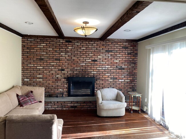 Building Photo - 100 Kings Ave