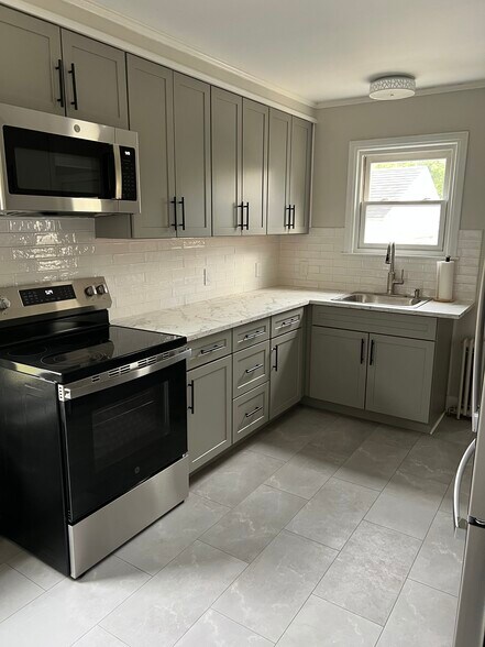 Building Photo - 11 Hudson Ave