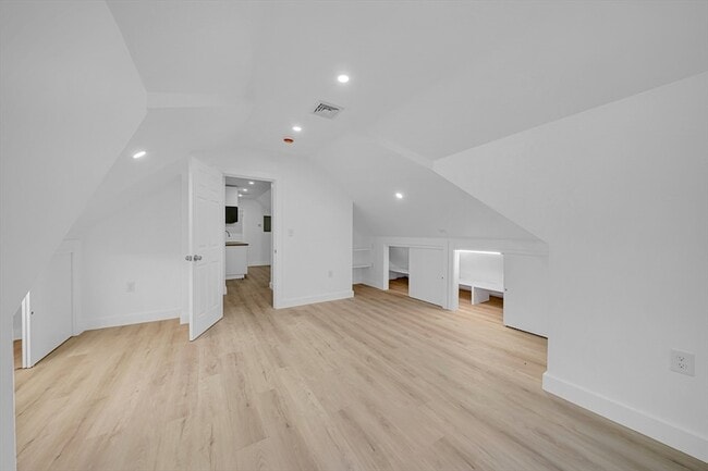 Building Photo - 127 Henry Ave