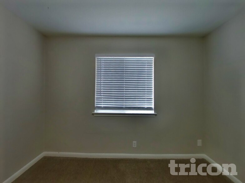 Building Photo - 4842 Dahlia Terrace