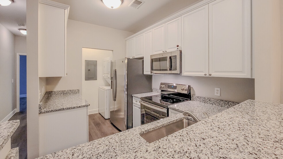 Building Photo - 7232 Althorp Way