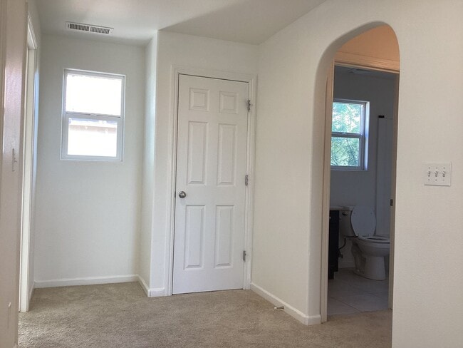 Building Photo - 1587 Etchings Way