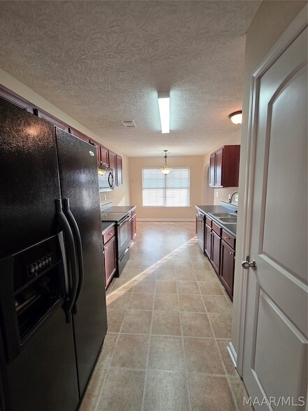 Building Photo - 6136 Old Post Lane