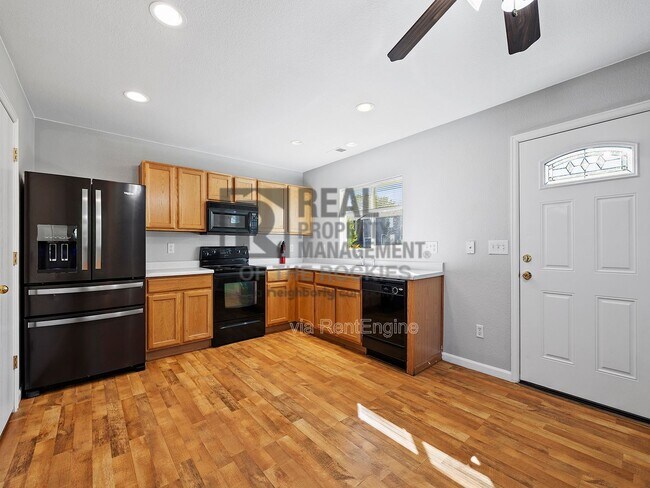 Building Photo - 6803 Brittany Dr