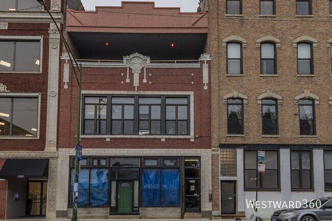 Building Photo - 1012 N Milwaukee Ave