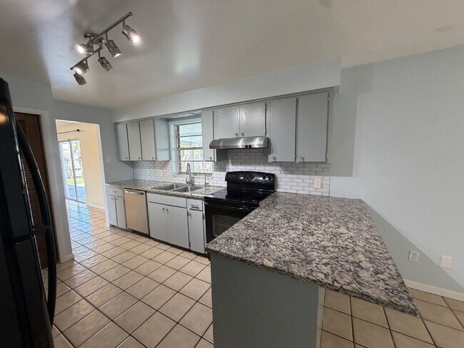 Building Photo - Indialantic 2 Bedroom Home with 2 car garage!