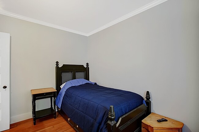 Building Photo - 610 E Pedregosa St
