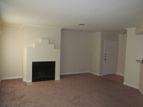 Building Photo - 2 BED 2 BATH DOWNSTAIRS APARTMENT  FOR REN...